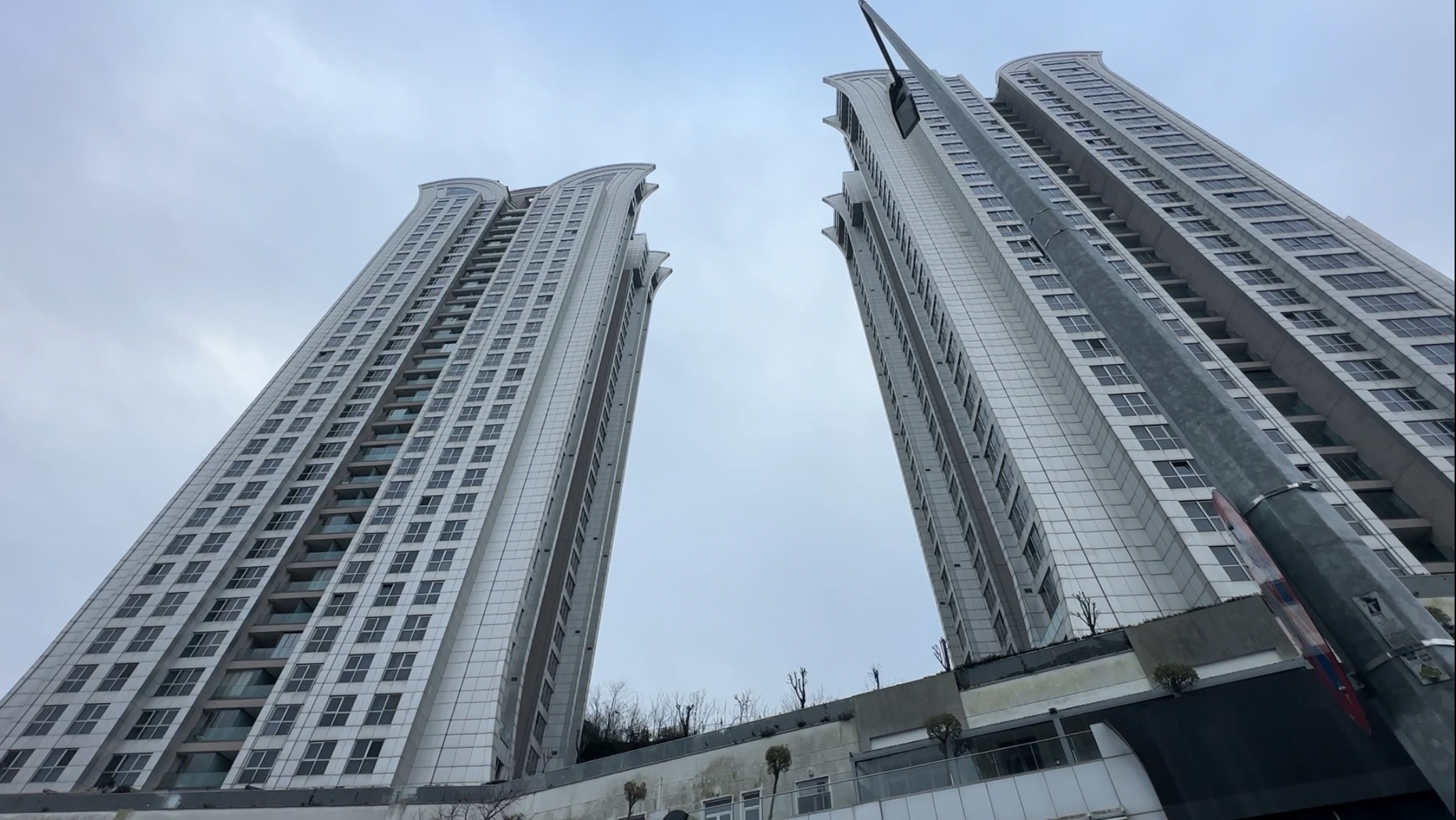 I S T A N B U L S A R I Y E R’ D E 12 Y A S I N D A K I F I K R E 1149223 341281